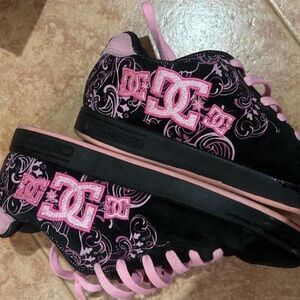 I’m looking for these dc shoes! Please message me if you have! Size8